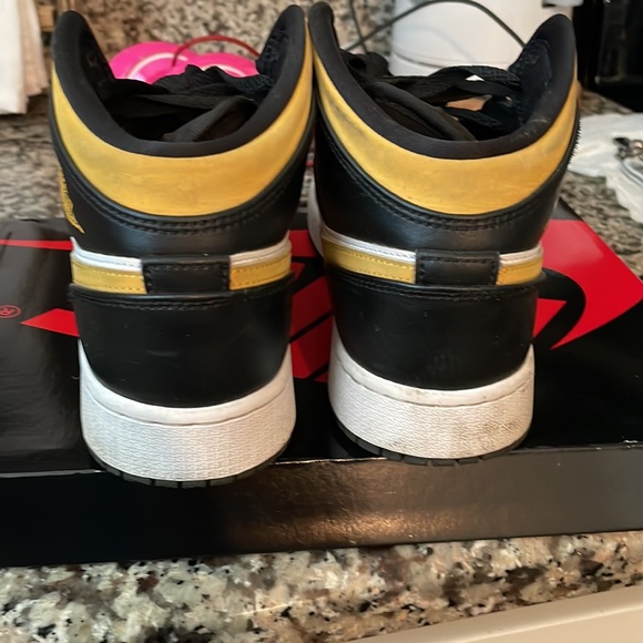 Nike - Picture 2 of 4